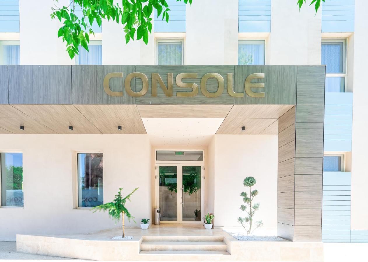 סלובוזיה Hotel Console מראה חיצוני תמונה