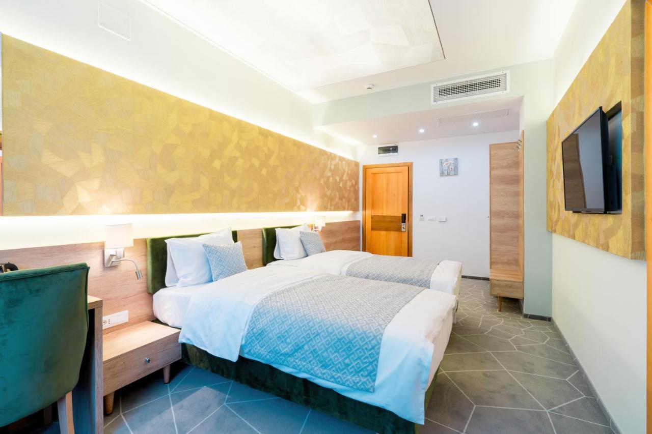 סלובוזיה Hotel Console מראה חיצוני תמונה