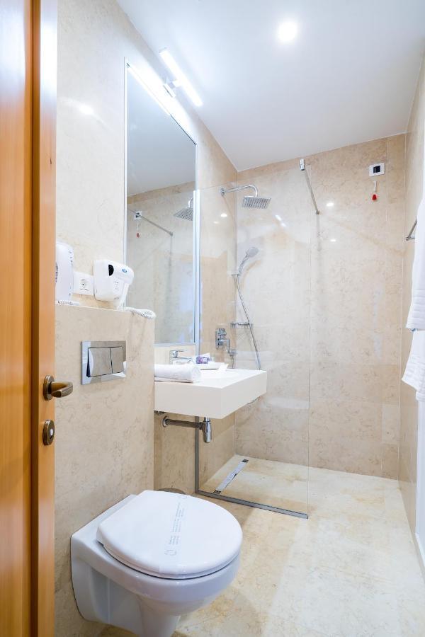 סלובוזיה Hotel Console מראה חיצוני תמונה