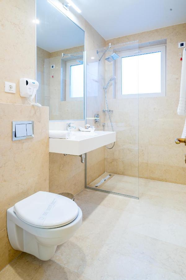 סלובוזיה Hotel Console מראה חיצוני תמונה