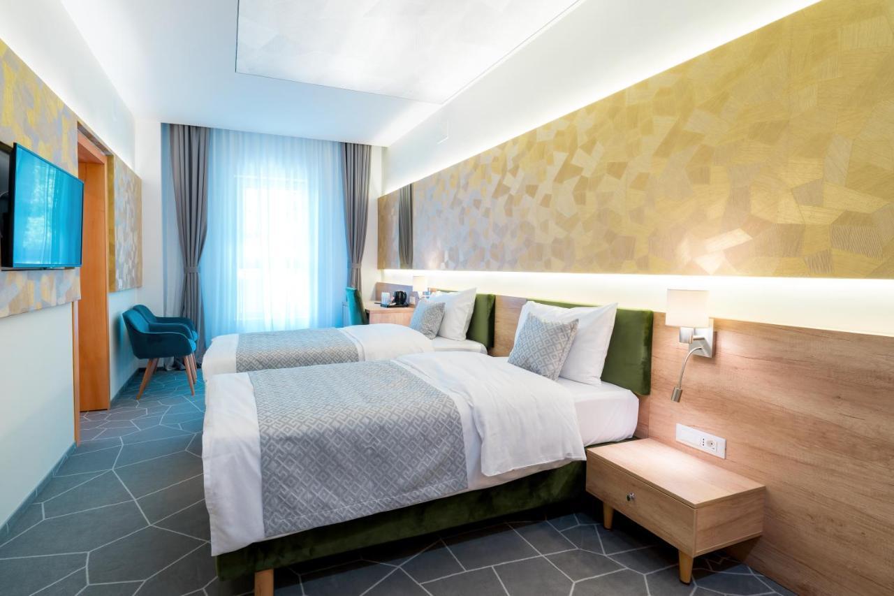 סלובוזיה Hotel Console מראה חיצוני תמונה