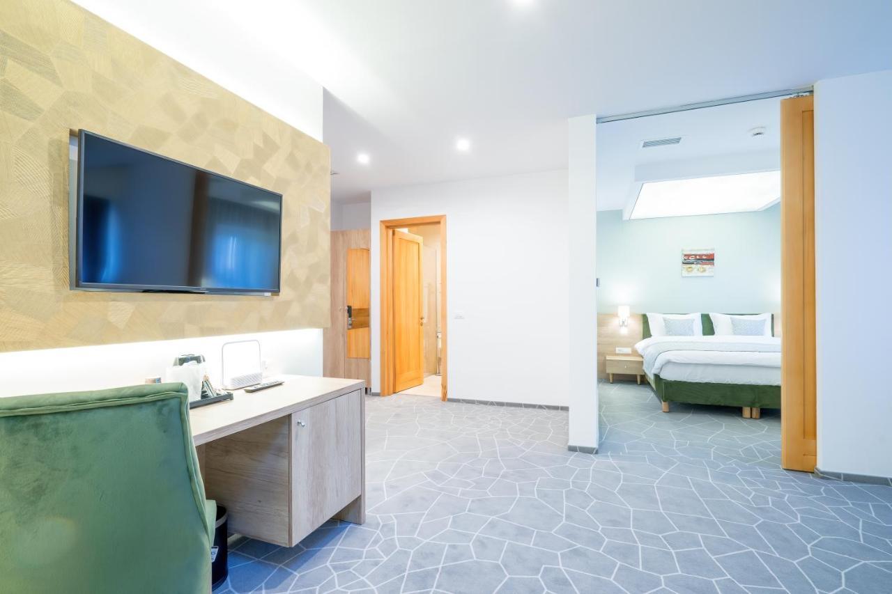 סלובוזיה Hotel Console מראה חיצוני תמונה